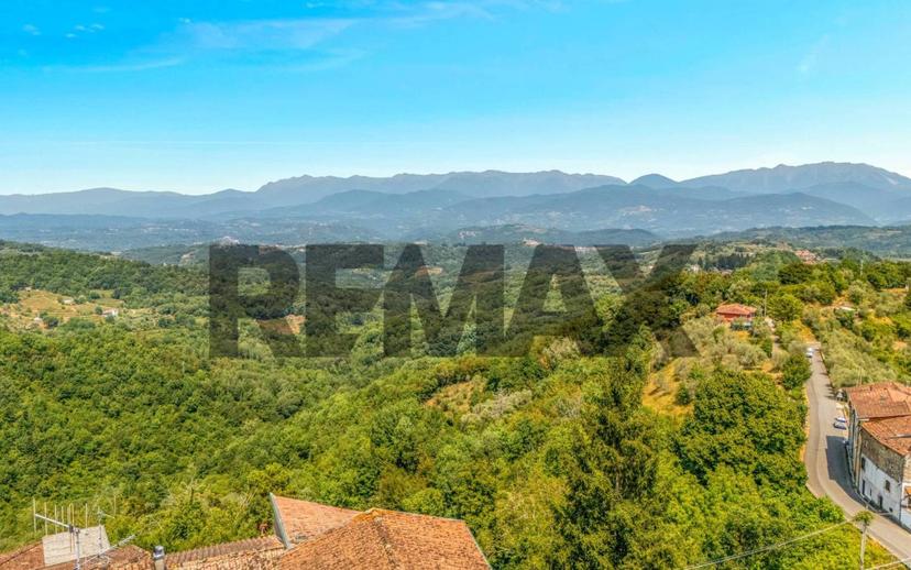 Trilocale da ristrutturare, piano terra, Fosdinovo — foto 6 di 25