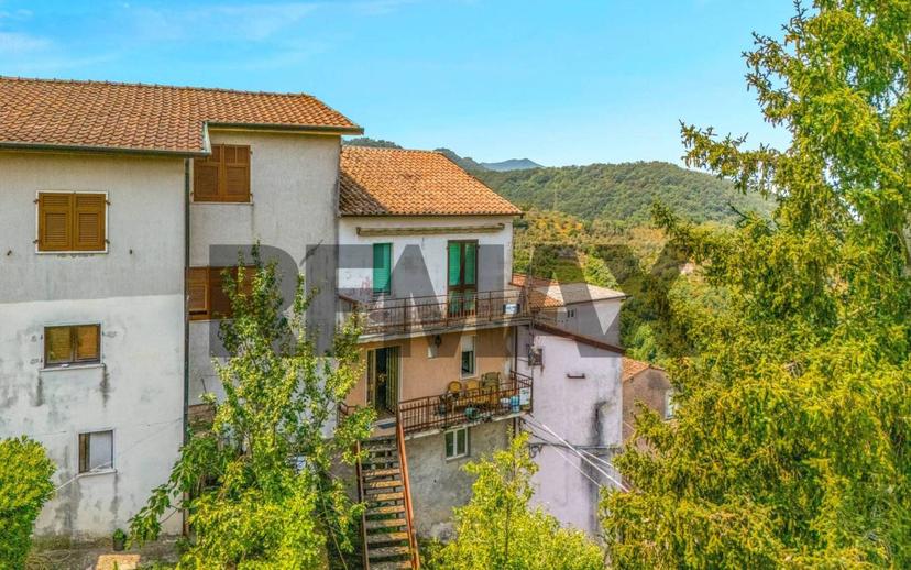 Trilocale da ristrutturare, piano terra, Fosdinovo — foto 8 di 25