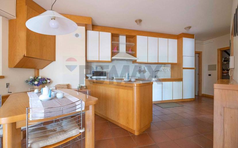 Villa unifamiliare, buono stato, 733 m², Colle Paganello, Fabriano — foto 29 di 43