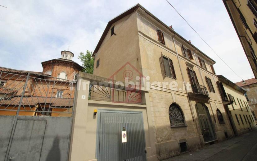 Trilocale via Collegio delle Orfane 4, Centro, Vercelli
