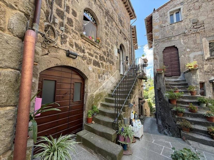 Trilocale vicolo Dell' Arco 19, Centro, Vitorchiano — foto 2 di 14