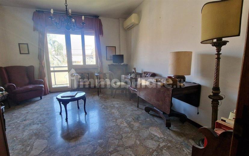 Trilocale da ristrutturare, quarto piano, San Lazzaro, Parma
