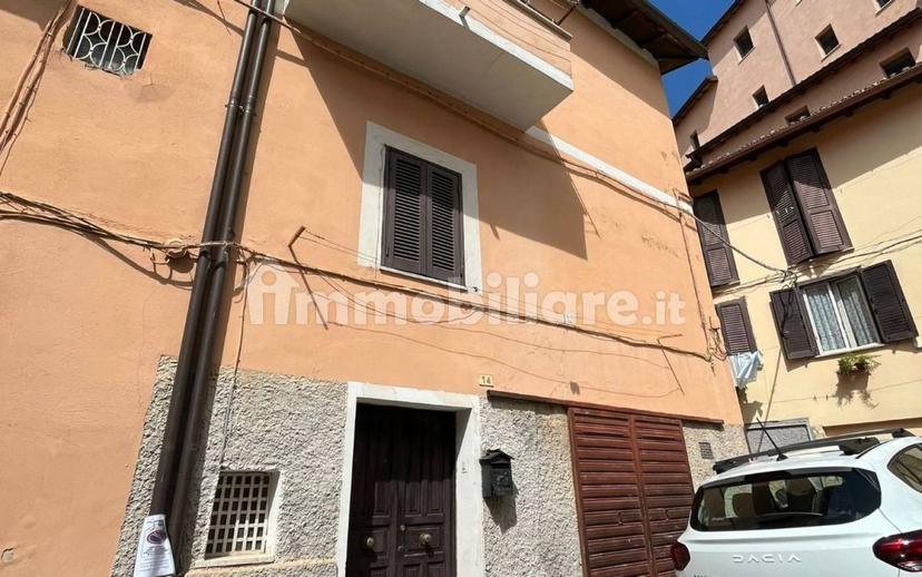 Trilocale piazza Indipendenza, Centro, Sezze
