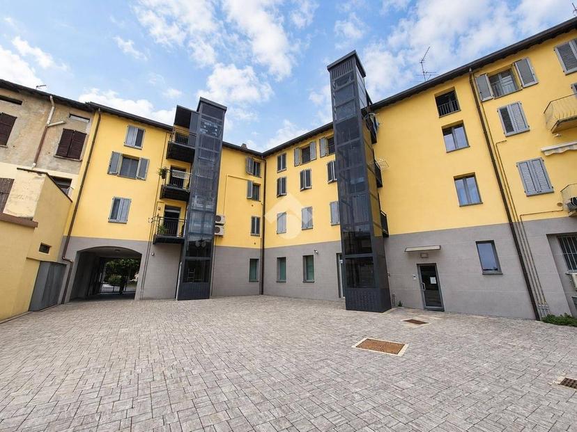 Trilocale piazza Garibaldi Giuseppe 5, Albavilla — foto 2 di 24