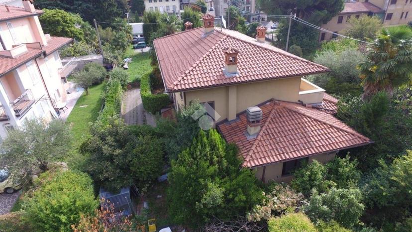 Villa bifamiliare via Statale D. Lago di Como e D. Spluga 143, Pagnano, Merate — foto 5 di 28