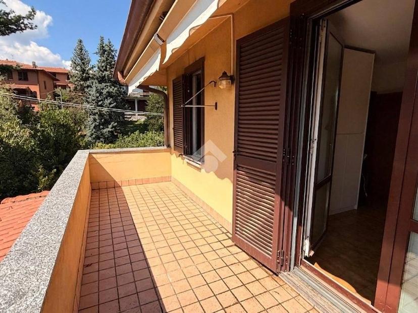 Villa bifamiliare via Statale D. Lago di Como e D. Spluga 143, Pagnano, Merate — foto 2 di 28