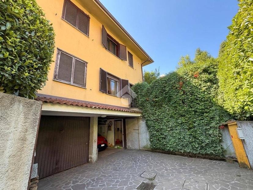 Villa bifamiliare via Statale D. Lago di Como e D. Spluga 143, Pagnano, Merate — foto 14 di 28