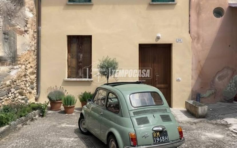 Terratetto unifamiliare via Sinigaglia 80, Centro, Castiglione delle Stiviere — foto 4 di 17