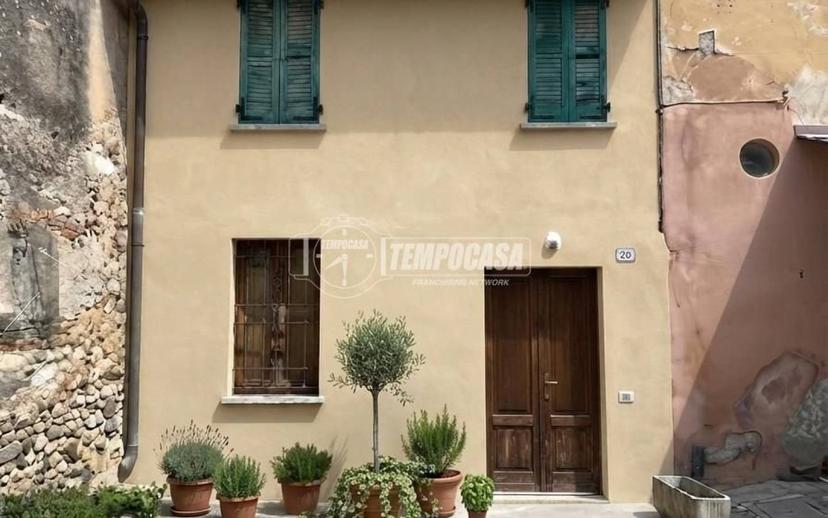 Terratetto unifamiliare via Sinigaglia 80, Centro, Castiglione delle Stiviere — foto 5 di 17
