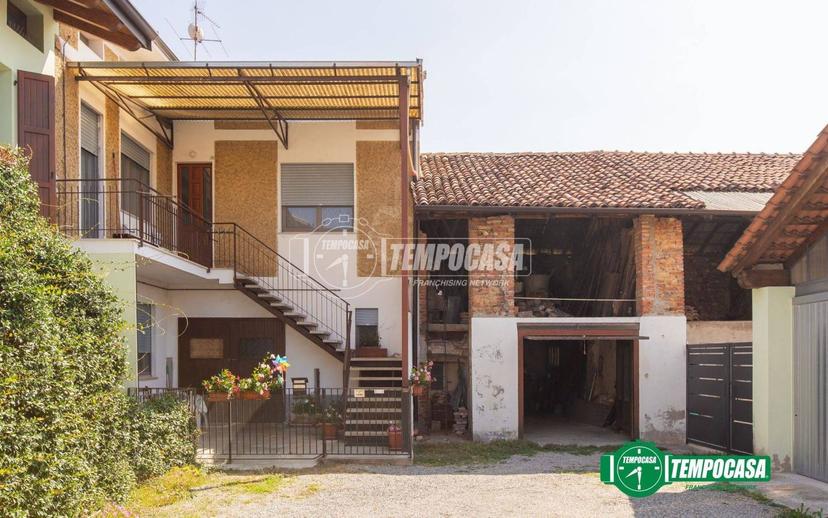 Trilocale via Andrea Dellavalle 11/Lavanderia, Centro, Momo — foto 9 di 26