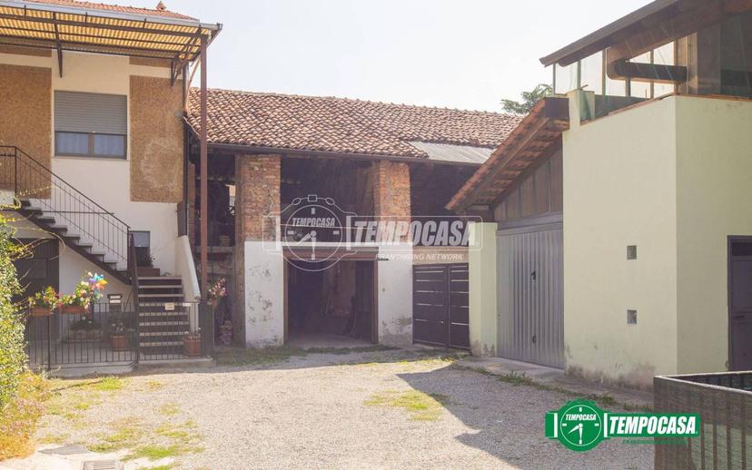 Trilocale via Andrea Dellavalle 11/Lavanderia, Centro, Momo — foto 22 di 26