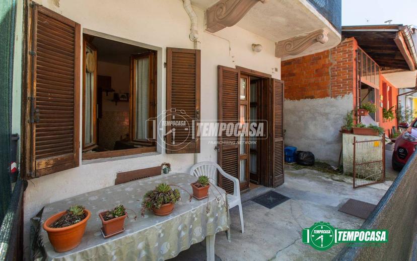 Trilocale via Andrea Dellavalle 11/Lavanderia, Centro, Momo — foto 4 di 26