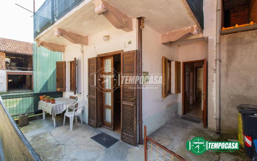 Trilocale via Andrea Dellavalle 11/Lavanderia, Centro, Momo — foto 10 di 26
