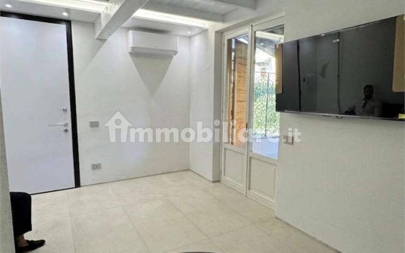 Bilocale via Grasmci, 10, Centro, Taino — foto 2 di 11