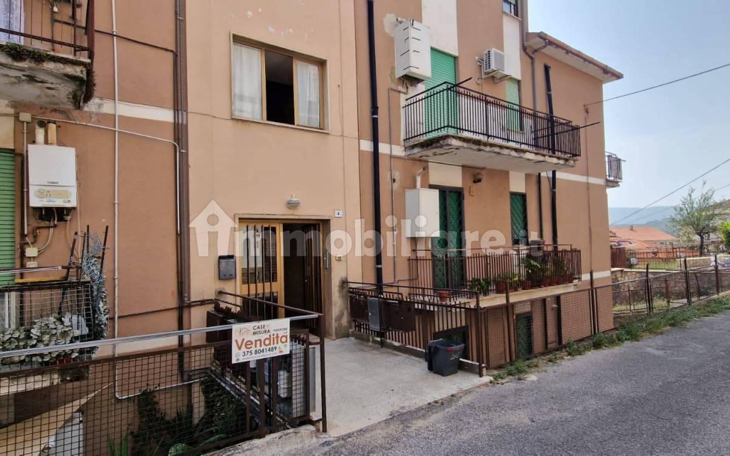 Quadrilocale via Ugo Foscolo 4, Centro, Poggio Moiano
