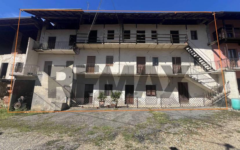 Rustico, da ristrutturare, 400 m², Borgomanero — foto 8 di 34