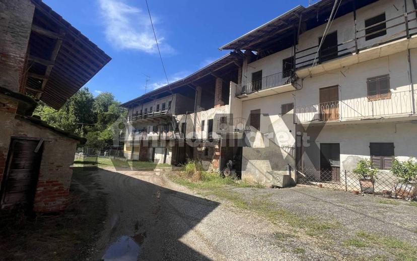 Rustico, da ristrutturare, 400 m², Borgomanero — foto 14 di 34