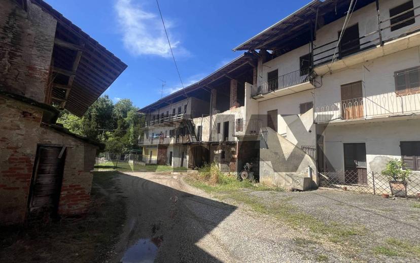 Rustico, da ristrutturare, 400 m², Borgomanero — foto 25 di 34