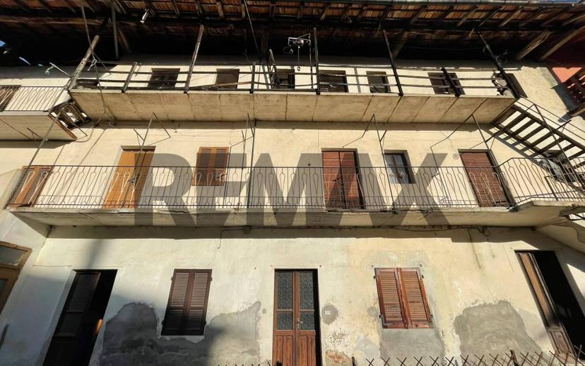 Rustico, da ristrutturare, 400 m², Borgomanero — foto 3 di 34
