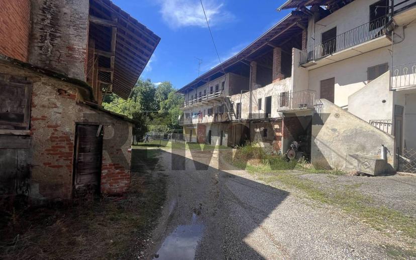 Rustico, da ristrutturare, 400 m², Borgomanero — foto 29 di 34