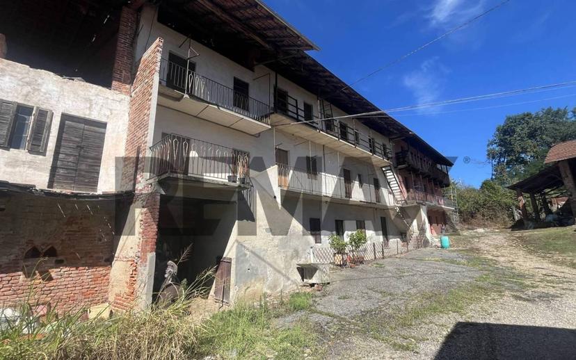 Rustico, da ristrutturare, 400 m², Borgomanero — foto 6 di 34