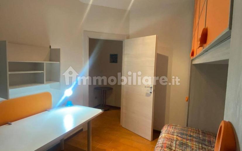 Stanza doppia Strada Battibue 9, Parma