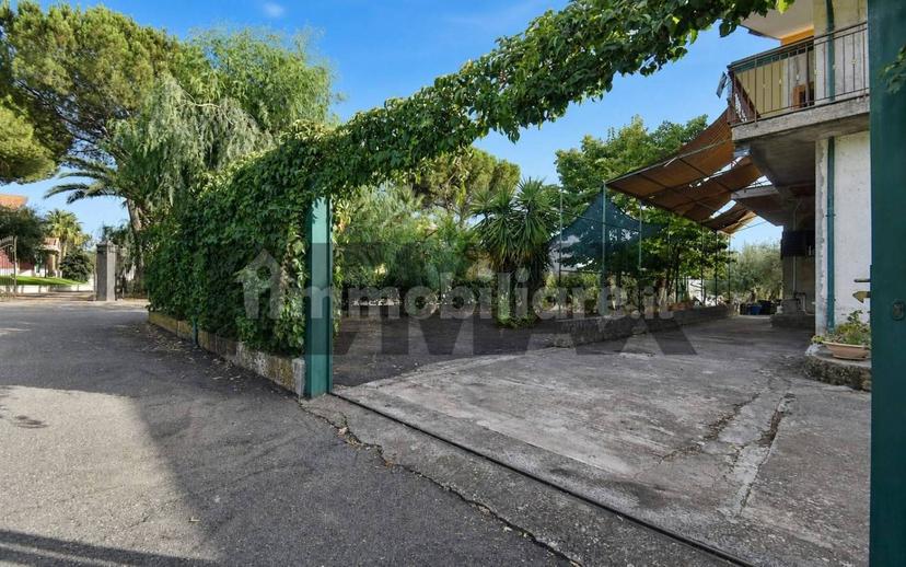 Villa bifamiliare via Paternò 333, Ragalna — foto 40 di 74