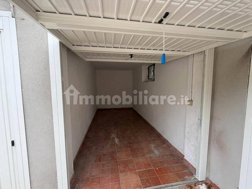 Trilocale ottimo stato, piano rialzato, Zona 2000, Piacenza