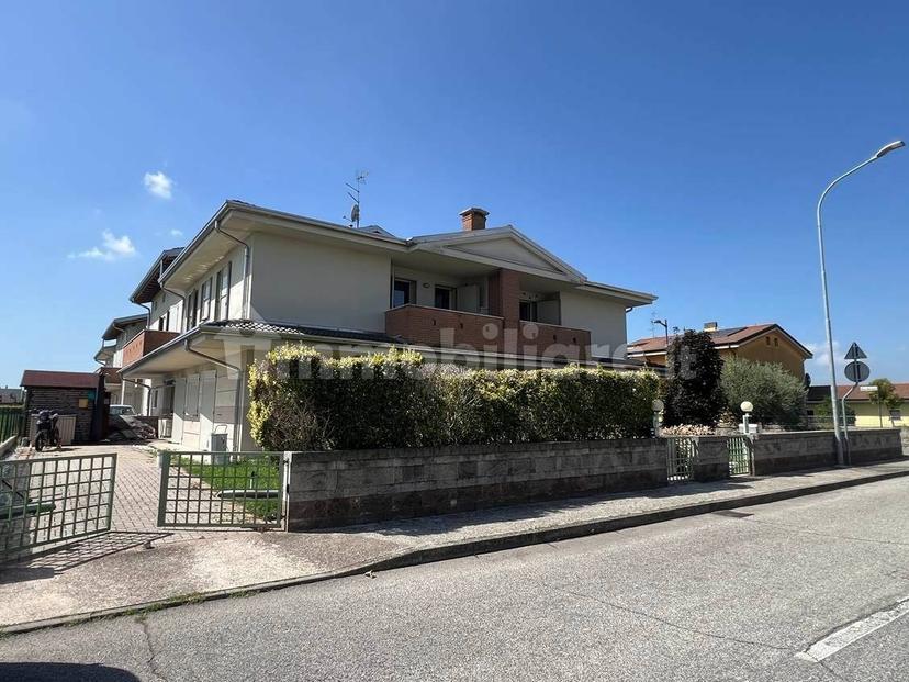Trilocale via E. Morante 1, Centro, Roncoferraro — foto 10 di 33