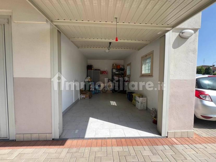Trilocale via E. Morante 1, Centro, Roncoferraro — foto 31 di 33