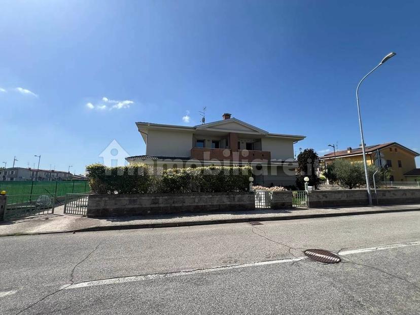 Trilocale via E. Morante 1, Centro, Roncoferraro — foto 3 di 33