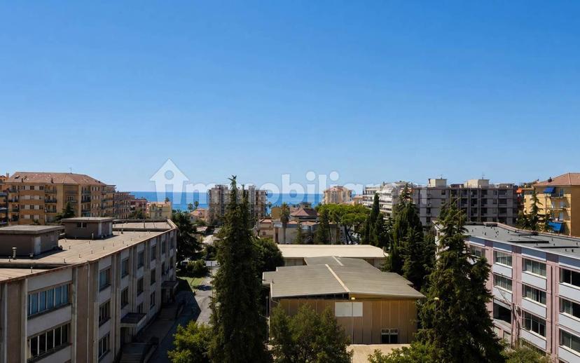 Appartamento ottimo stato, quarto piano, Centro Città, Ventimiglia — foto 2 di 21