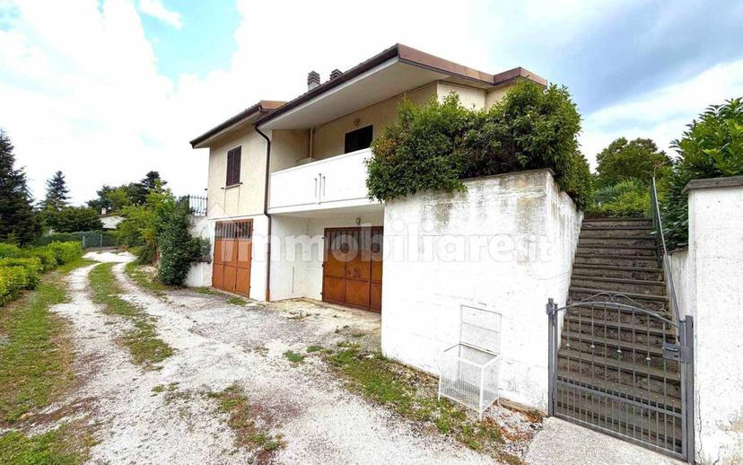 Villa unifamiliare via Francesco Primo Di Lorena, Centro, Camerino — foto 22 di 59