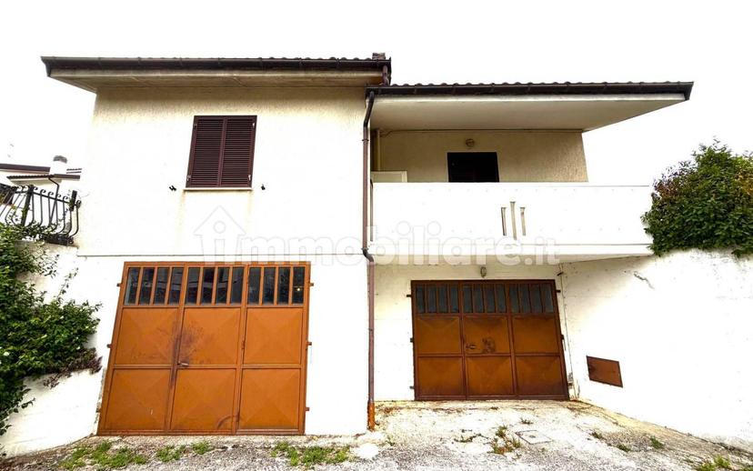 Villa unifamiliare via Francesco Primo Di Lorena, Centro, Camerino — foto 43 di 59