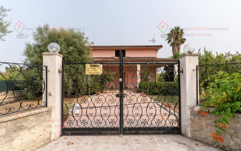 Villa unifamiliare via San Benedetto da Norcia, Tivoli, Siracusa — foto 15 di 37