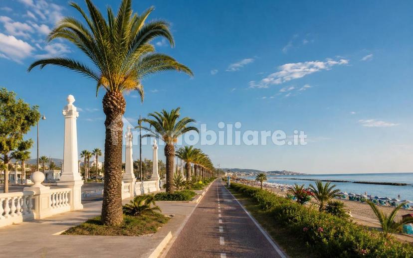 Bilocale Lungomare Rodi snc, Centro, Giulianova