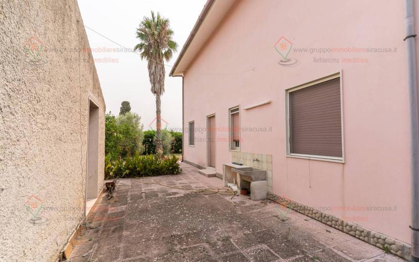 Villa unifamiliare via San Benedetto da Norcia, Tivoli, Siracusa — foto 29 di 37