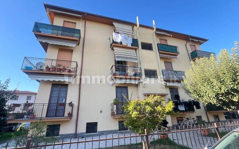 Trilocale via Alcide De Gasperi 8, Centro, Brembio — foto 23 di 34