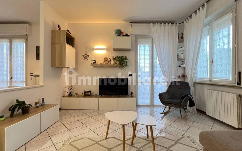 Trilocale via Alcide De Gasperi 8, Centro, Brembio — foto 6 di 34