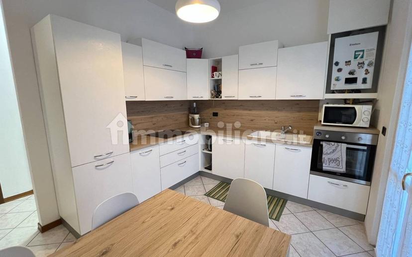 Trilocale via Alcide De Gasperi 8, Centro, Brembio — foto 17 di 34