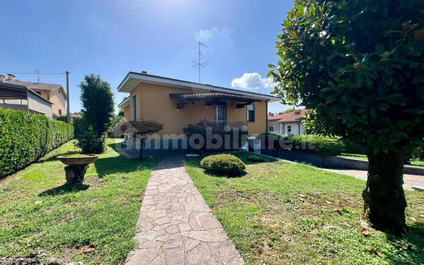 Villa unifamiliare via Cesare Battisti, Albano Sant'Alessandro — foto 12 di 30