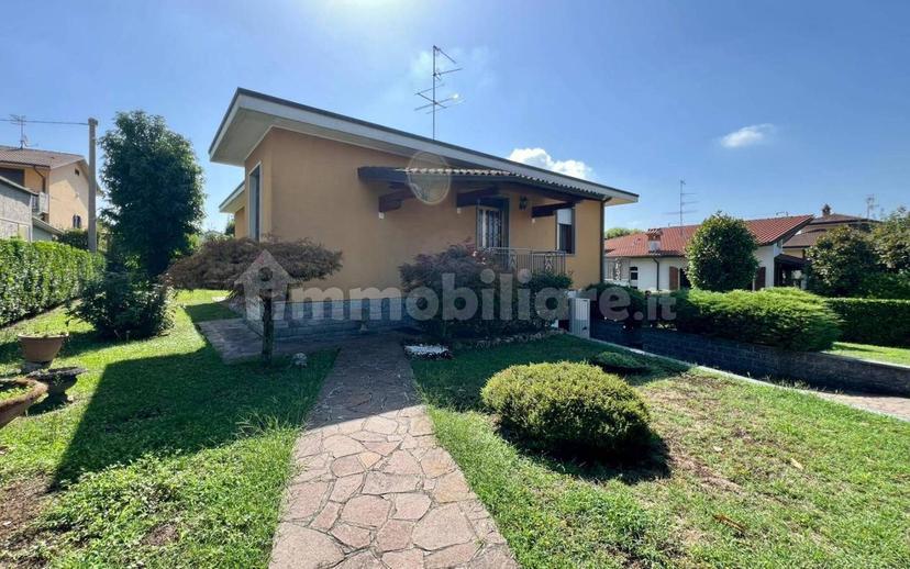 Villa unifamiliare via Cesare Battisti, Albano Sant'Alessandro — foto 25 di 30
