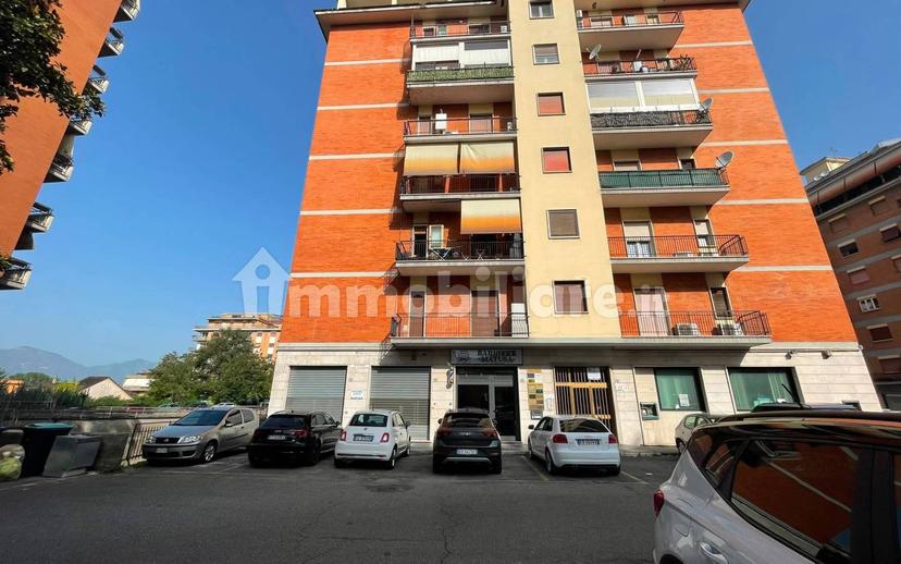 Trilocale piazza Caduti di via Fani, Tribunale, Frosinone — foto 25 di 31