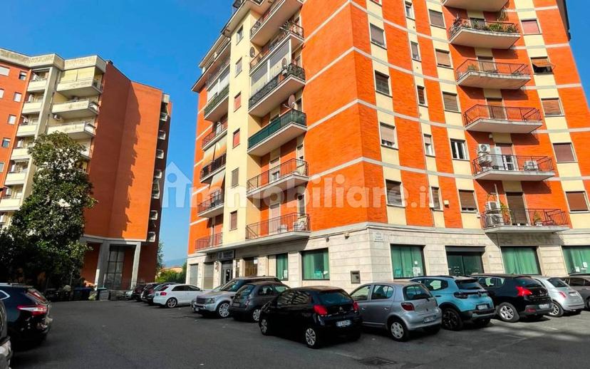 Trilocale piazza Caduti di via Fani, Tribunale, Frosinone — foto 12 di 31