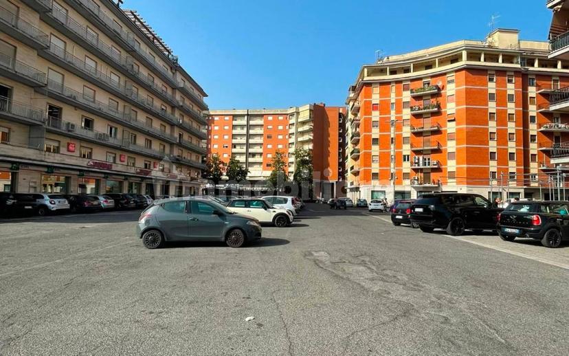 Trilocale piazza Caduti di via Fani, Tribunale, Frosinone — foto 2 di 31