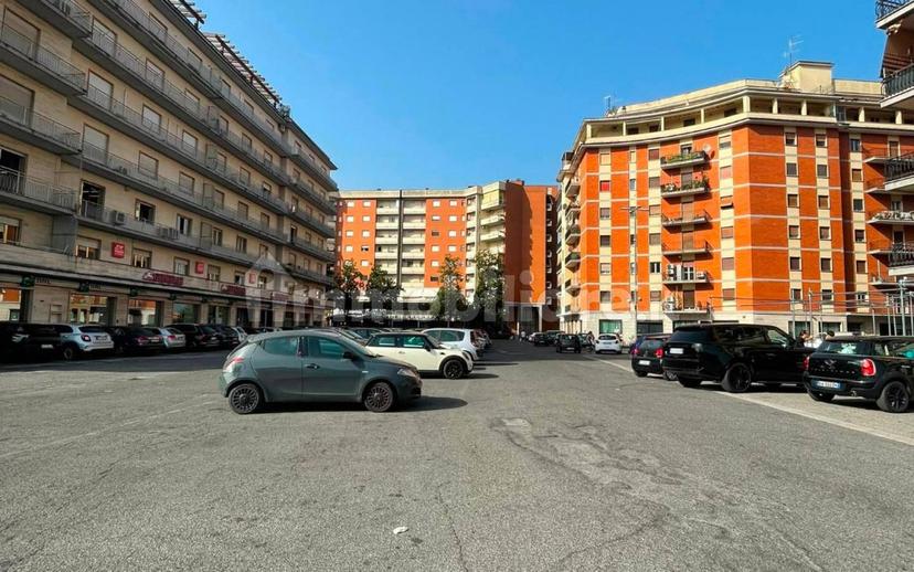 Trilocale piazza Caduti di via Fani, Tribunale, Frosinone — foto 3 di 31