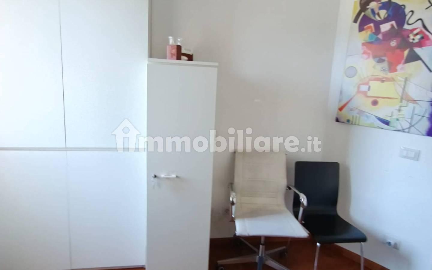 Trilocale piazza Caduti di via Fani, Tribunale, Frosinone