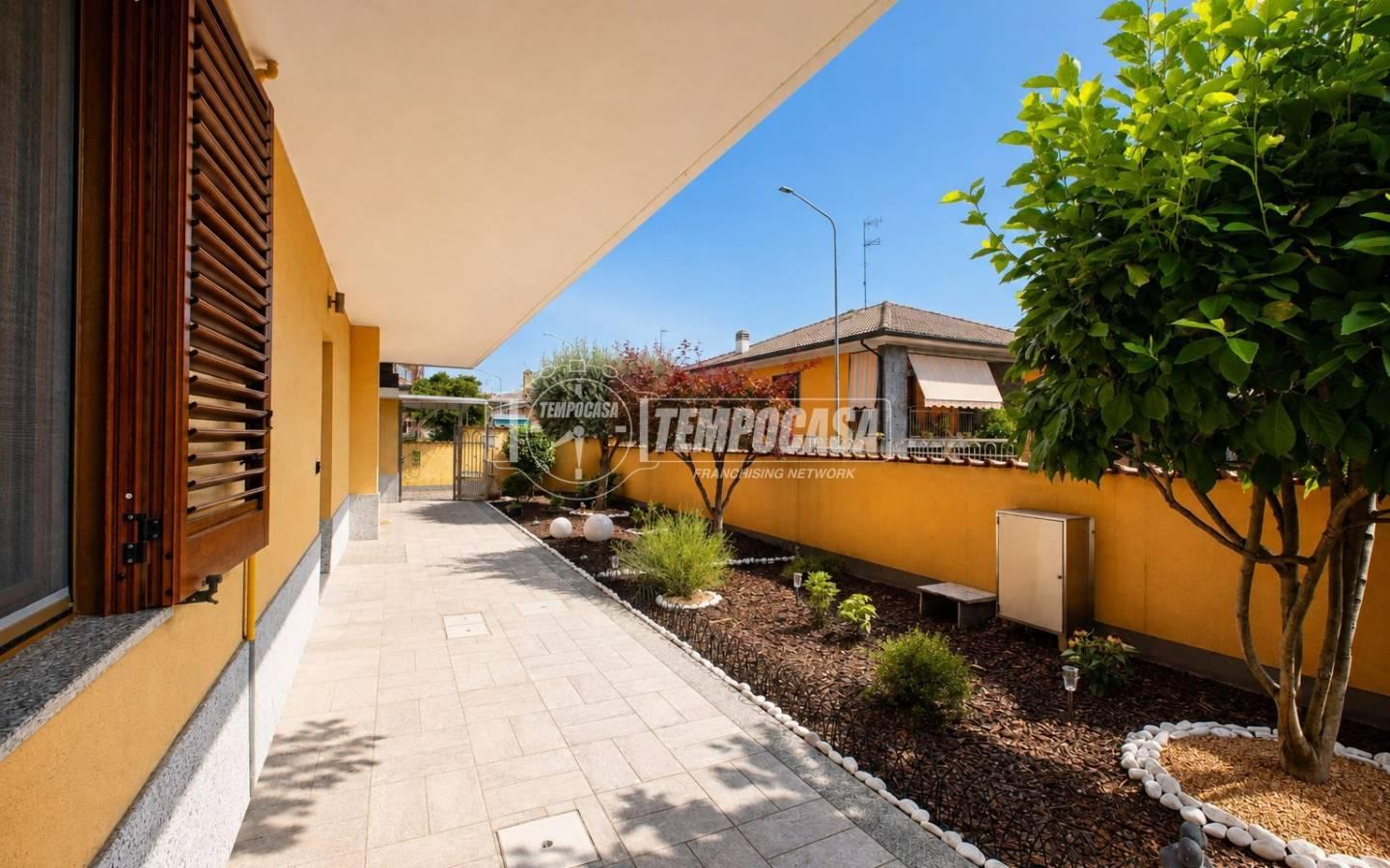 Villa a schiera 5 locali, ottimo stato, Galliate