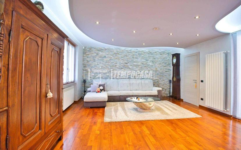 Villa a schiera 5 locali, ottimo stato, Galliate — foto 7 di 48
