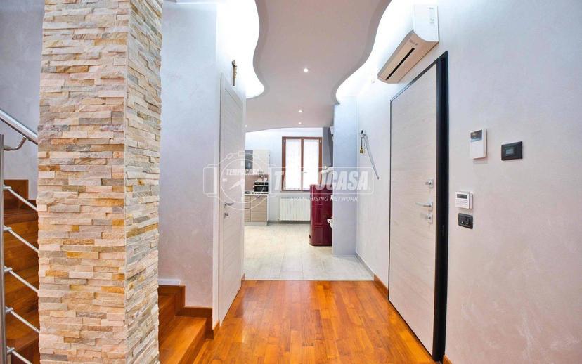 Villa a schiera 5 locali, ottimo stato, Galliate — foto 2 di 48